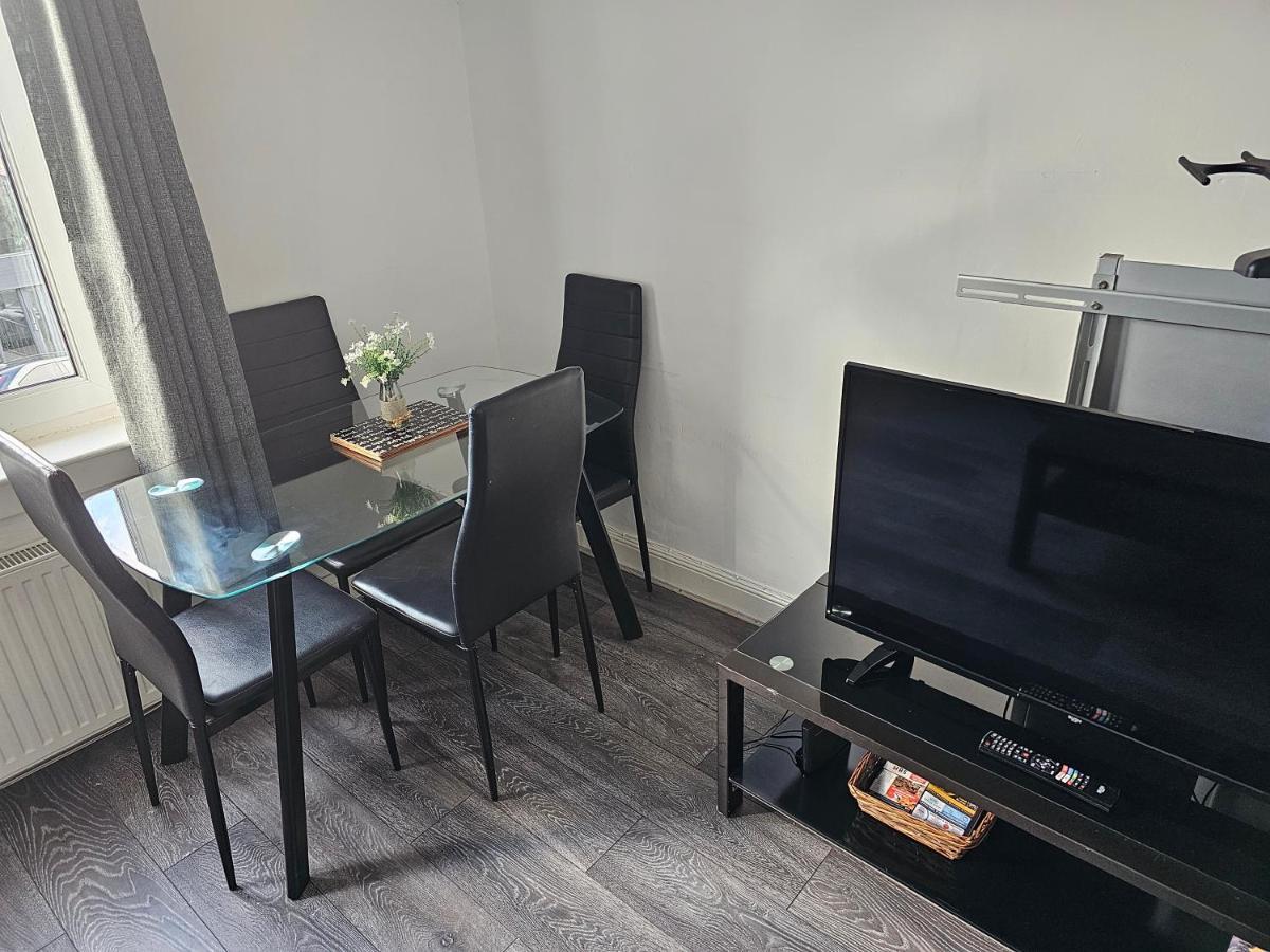 Snug - Meadhan Apartment Геленсбург Екстер'єр фото
